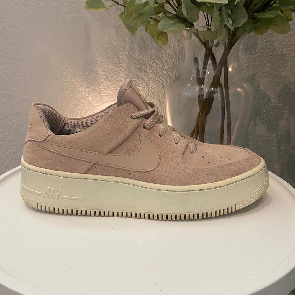 Nike Air Force 1 Sage Low Particle Beige Women Blush Tan Suede 10 Excellent